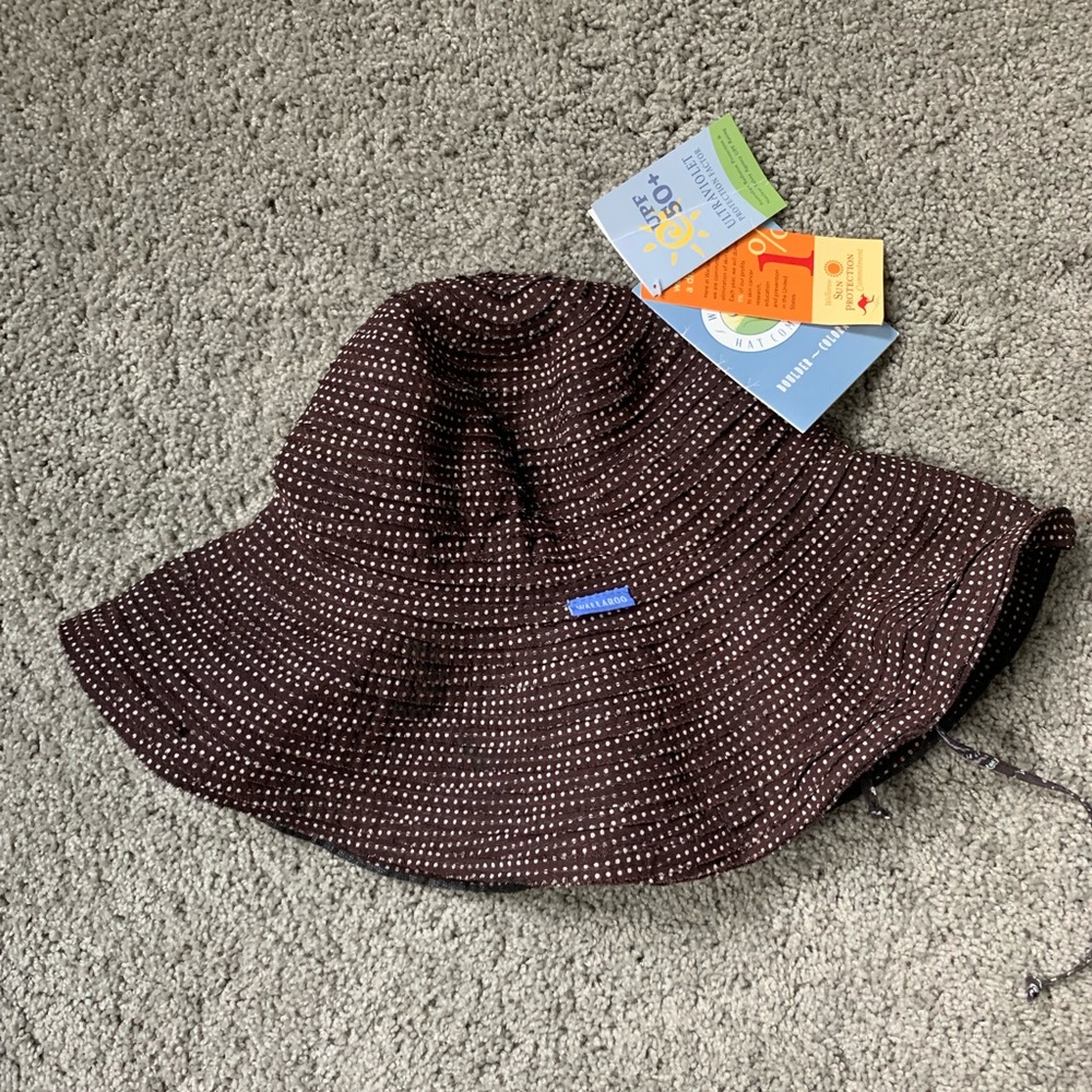 Brand New Wallaroo Scrunchie Hat